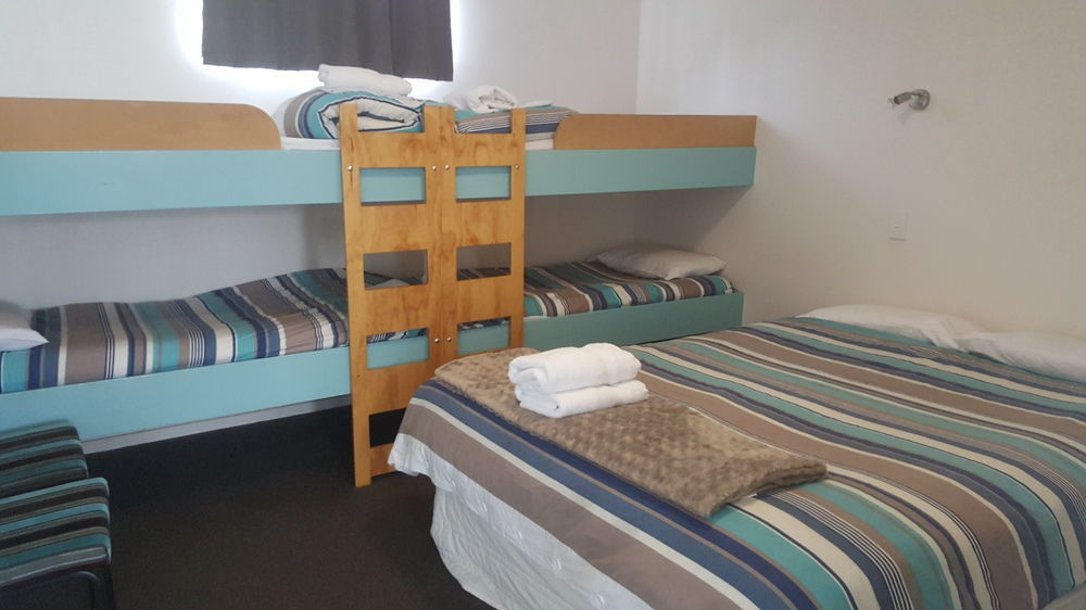 North South Holiday Park Крайстчърч Екстериор снимка